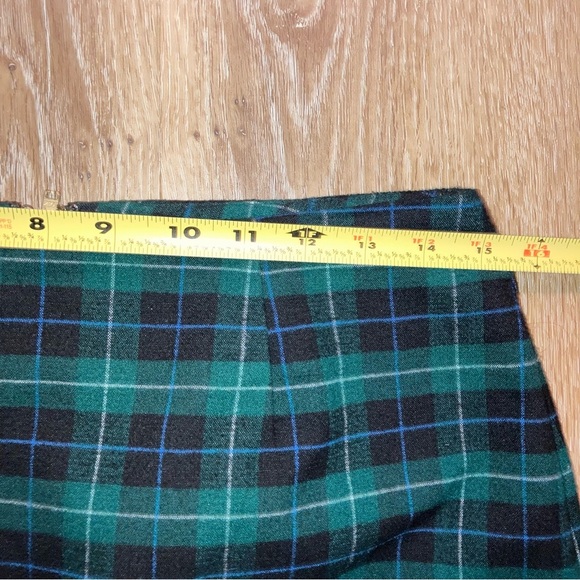 Old Navy Green and Black Plaid Mini Skirt Size 4 | Preppy Flannel Holiday Y2K - Picture 7 of 10